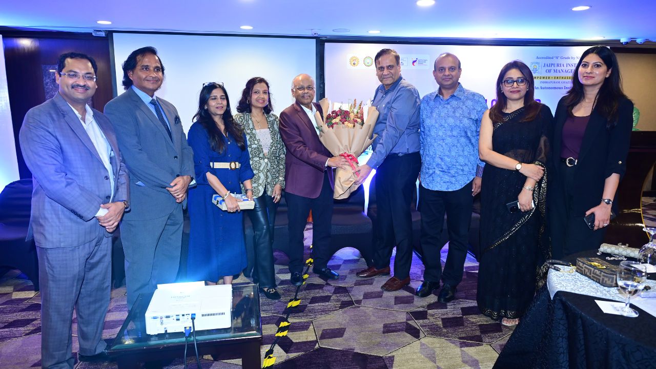 Alumni honoured with a bouquet on stage during the Bengaluru Chapter meet